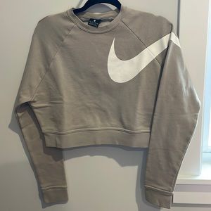Cropped Nike sweatshirt